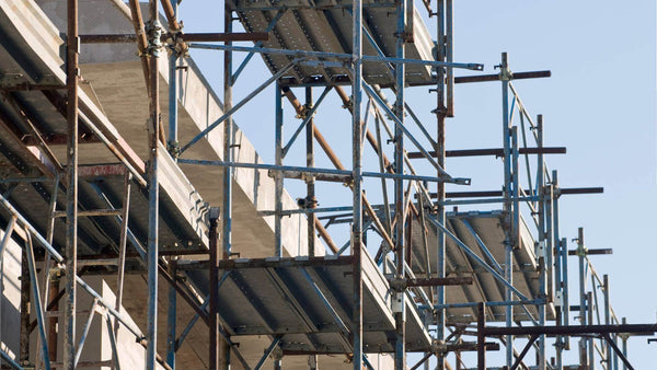 Comment calculer le poids au m2 d'un échafaudage ?