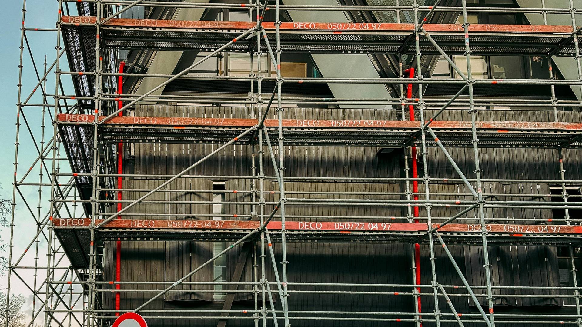 Contreventement d'échafaudage : rôle, types et mise en place