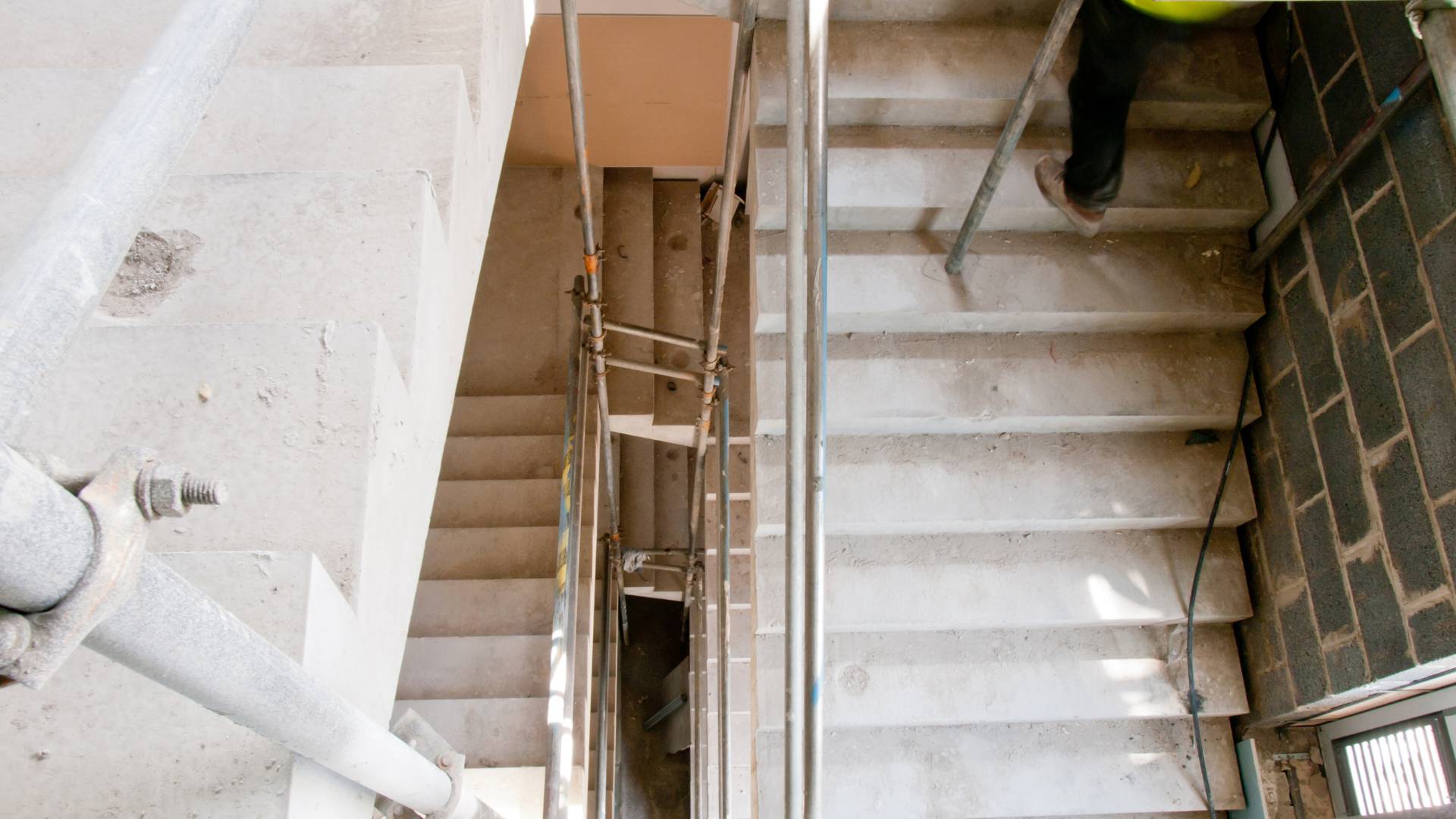 Comment faire un échafaudage dans un escalier ? Image